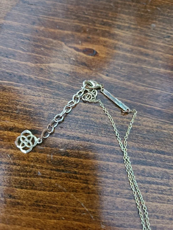 SALE! Kendra Scott Ari Necklace - Picture 5 of 6